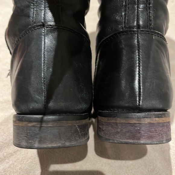 TOWN SHOES Tall Black Leather Riding Boots gold accent buckle
size 8 EUC - Picture 10 of 14